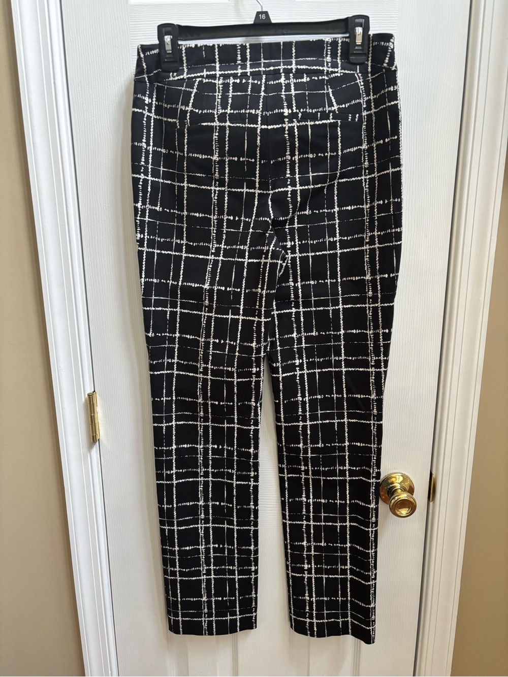 Chicos Brigitte Plaid Slim Ankle Pants In Black & White, Size .5 (6), NWOT - Picture 6 of 7